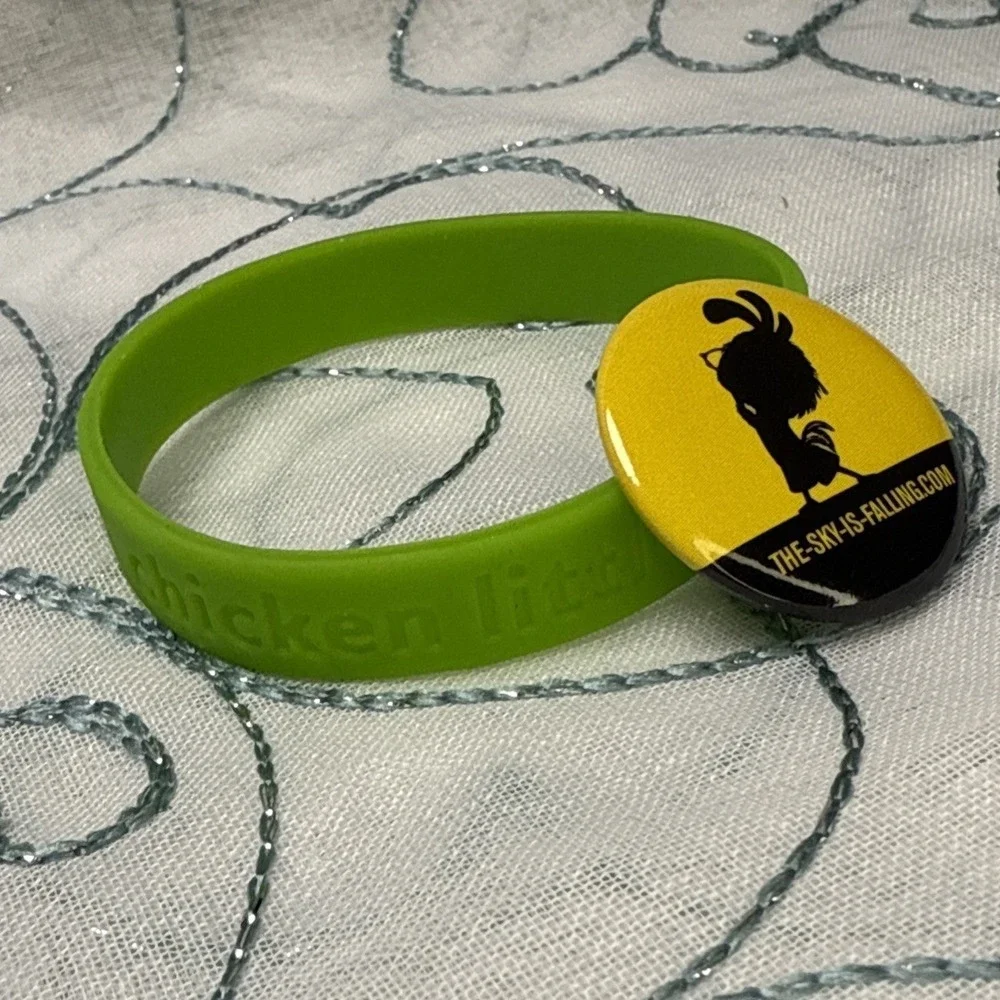 Disney Chicken Little‎ Movie Promo Wristband & Pin Button Lot Green Bracelet
